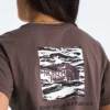 NSE Box Edge Of Light Infill Relaxed Tee til kvinder NSE Box Edge Of Light Infill Relaxed Tee til kvinder