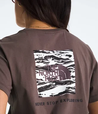 NSE Box Edge Of Light Infill Relaxed Tee til kvinder NSE Box Edge Of Light Infill Relaxed Tee til kvinder