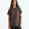 NSE Box Edge Of Light Infill Relaxed Tee til kvinder NSE Box Edge Of Light Infill Relaxed Tee til kvinder