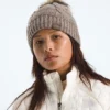 Oh Mega Fur Pom Lined Beanie til kvinder Oh Mega Fur Pom Lined Beanie til kvinder