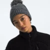 Oh Mega Fur Pom Lined Beanie til kvinder Oh Mega Fur Pom Lined Beanie til kvinder