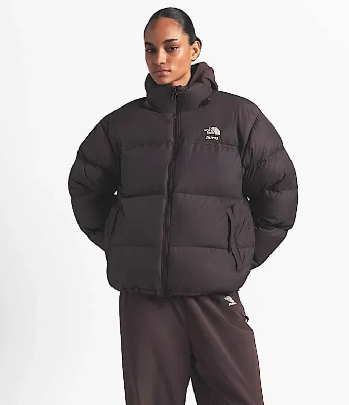 The North Face X SKIMS 1996 Nuptse jakke