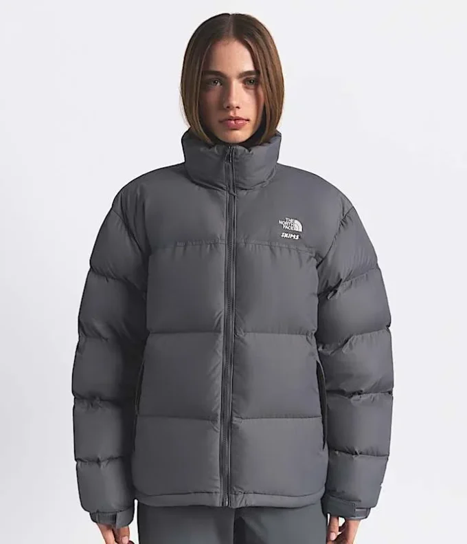 The North Face X SKIMS 1996 Nuptse jakke