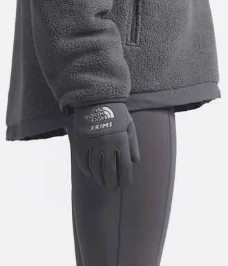 The North Face X SKIMS handsker