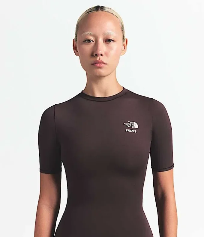 The North Face X SKIMS Refina kortærmet top til kvinder