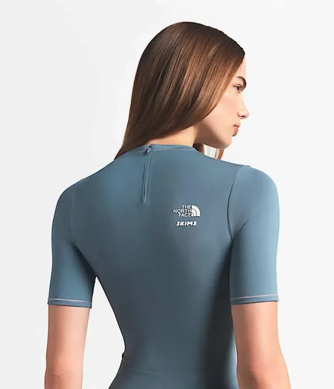 The North Face X SKIMS Refina kortærmet top til kvinder