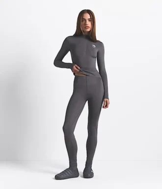 the north face x skims refina legging til kvinder 1 3 330x384 - The North Face X SKIMS Refina Legging til kvinder