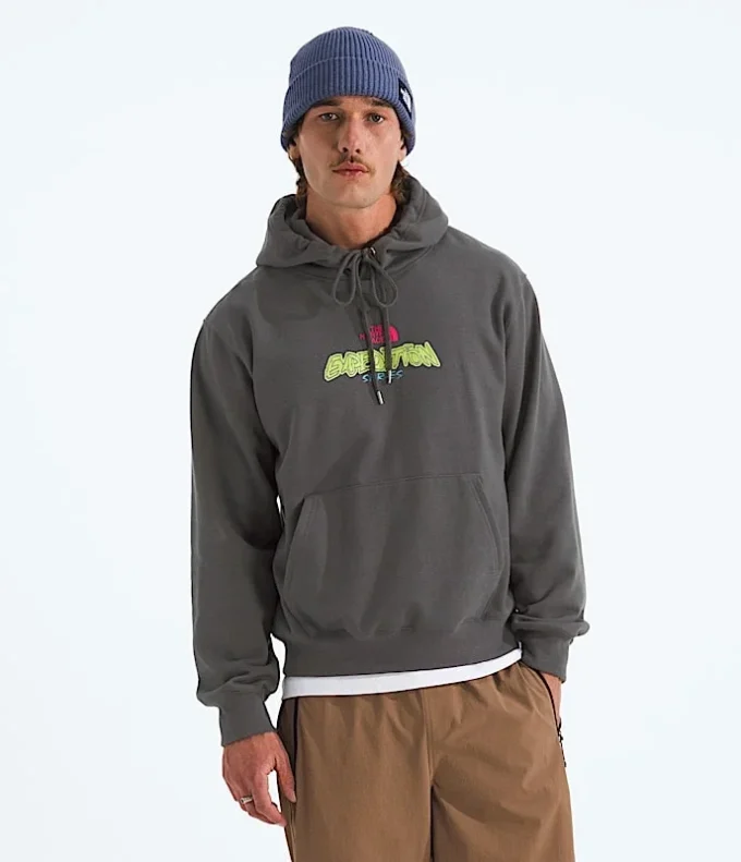 TNF™ Essential Expedition Series Hoodie til mænd – Grafik TNF™ Essential Expedition Series Hoodie til mænd – Grafik